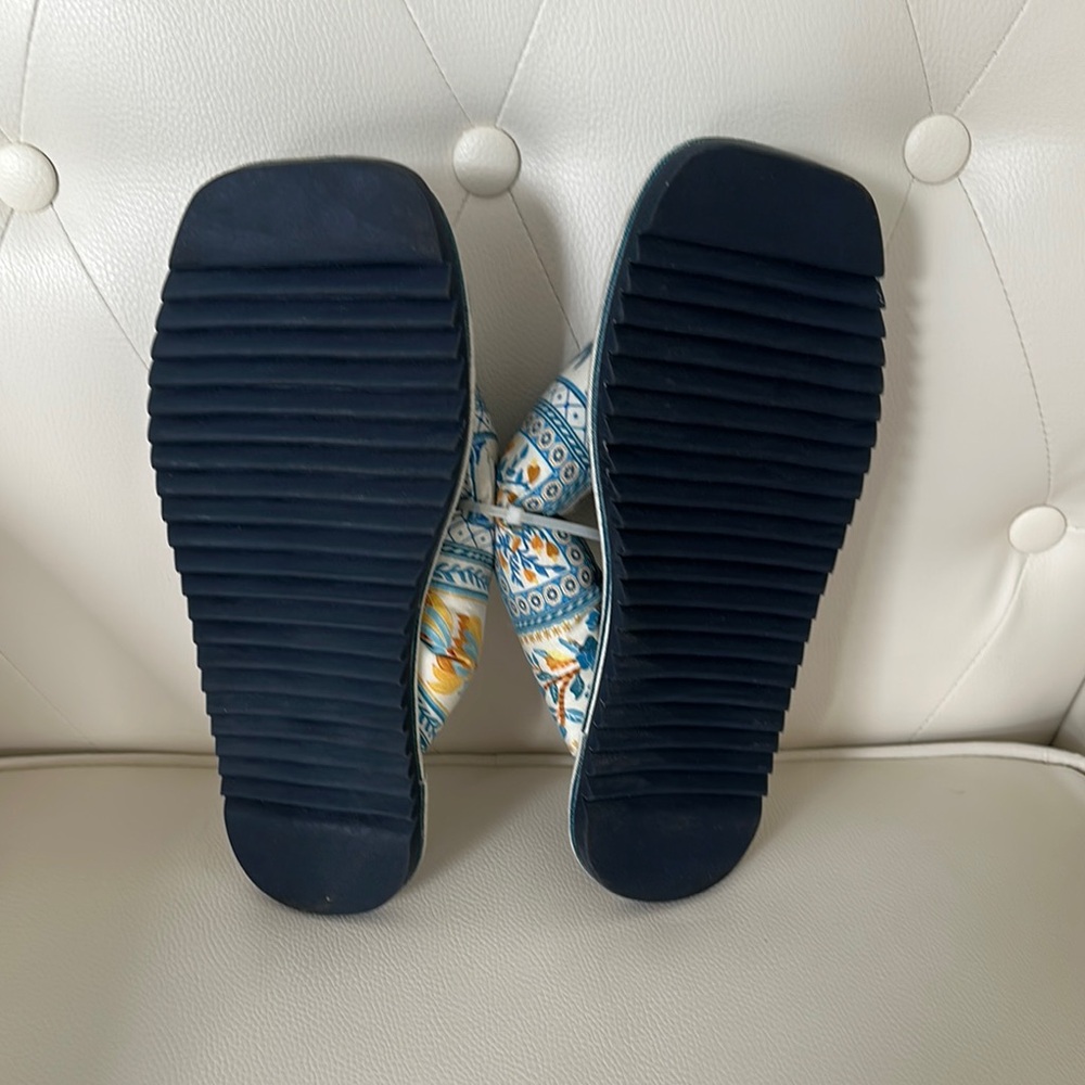FARM Rio Blue and White Patterned Slippers, Sandals. Comfy, Vacation ready - Picture 3 of 6
